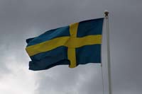 [#1523s] Svenska flaggan, svensk flagga, gul och blå, grå himmel, idébild