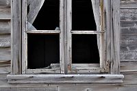 [#963s] Gammalt fönster, trä, gardin, krossat glas, idébild