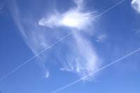 [#798s] Blå himmel, lätta moln
